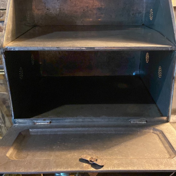 Vintage Art Deco Bread Box Double Decker Tin Metal Light yellow lady Floral - Picture 8 of 8